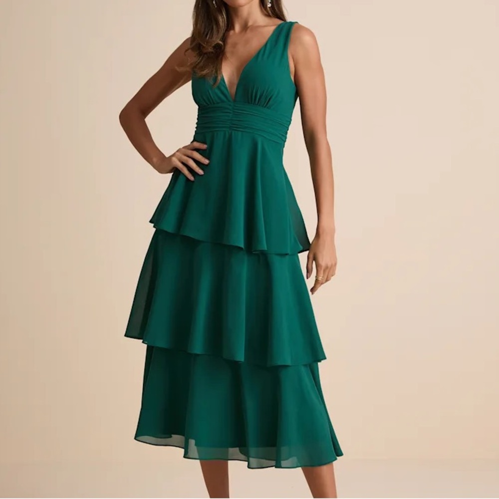 *NWT* Lulus Emerald Green Midi Dress
